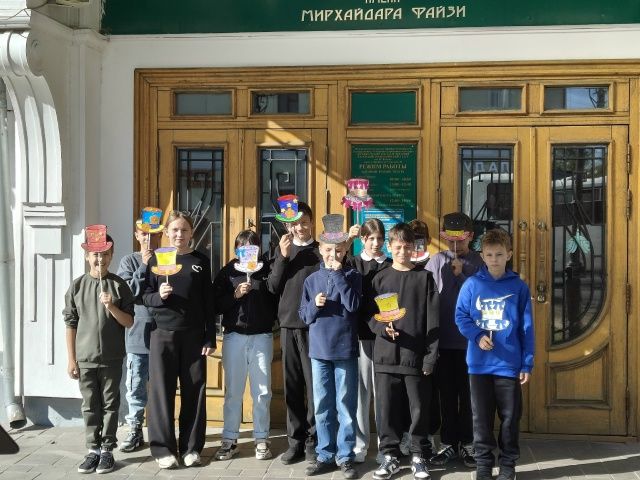 «Мастерская реквизита»: творческий мастер-класс для воспитанников «Дома детства» 